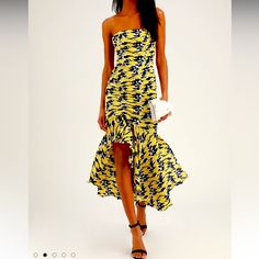 Nwt. C/Meo Collective Midi Dress. Black And Yellow. Size Small Vibrant Yellow Printed Dress, Yellow Ruffled Knee-length Midi Dress, Multicolor Vibrant Print Knee-length Dress, Multicolor V-neck Midi Dress With Ruffle Hem, Multicolor Vibrant Print Knee-length Mini Dress, Black N Yellow, Strapless Dress, Midi Dress, Yellow