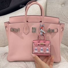 Mini Birkin Bag, Classy Mini Dresses, Pinky Pinky, Birkin Kelly, Dream Bags, Devil Wears Prada, Bag Charms, Pretty Bags, Barbie World