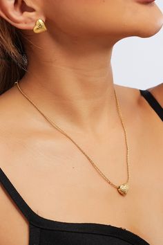 Wear your heart on your neckline! Crafted with love, this 18k gold necklace features a dazzling gold heart pendant. Whether you're spreading love vibes at brunch or stealing the show at date night, this necklace is sure to be your new fave accessory! Gold Heart Stud Earrings, Love Vibes, Gold Heart Studs, Gold Heart Pendant, Gold Hearts, 18k Gold Necklace, Heart Pendant Gold, Evening Gowns Elegant, Heart Studs