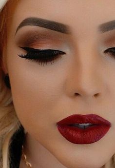 Wedding Makeup Red Lips, Eyeliner For Hooded Eyes, Makeup Drawing, Christmas Makeup Look, Cat Eye Makeup, Hooded Eye Makeup, Makeup Tutorial Video