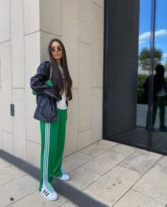 Green Adidas Pants, Adidas Track Pants Outfit, Green Pants Outfit, Casual Sport Outfit, Adidas Outfit Women