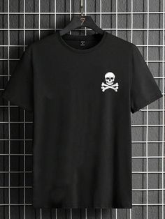 Manfinity LEGND Hombres Camiseta estampado de cráneo | SHEIN USA Casual Long Sleeve T-shirt With Skull Print, Casual Long Sleeve Skull Print T-shirt, Casual Skull T-shirt For Fall, Casual Black Skull Print Tops, Casual Black Tops With Skull Print, Casual Black Halloween Top, Skull Print, Printed Tees, Fashion Online Shop