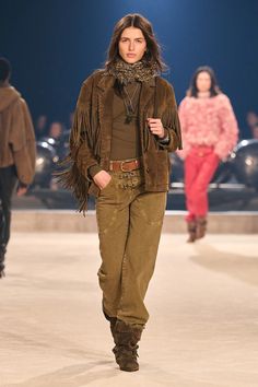 Moda Otoño-Invierno 2024/2025: ¿Qué se llevará? | Tendencias | Vogue Isabel Marant Style, Tomboy Girls, Boho Winter Outfits, Trendy Fall Fashion, Boho Chique, Paris Mode, Cool Street Fashion, Boho Casual