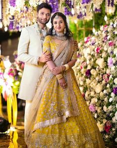 Marriage Dress For Couple Indian, Engagement Indian Outfit Couple, Engement Couple Pose, Lehanga Couple Poses, Couple Dresses For Reception, Lehenga Couple Poses, Wedings Drees Couple, Ingejment Poses Indian