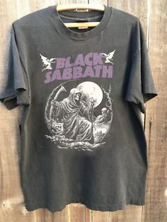 Pinterest Band Shirt Aesthetic, 80s Band Shirts, Black Sabbath Shirt, Artist Merch, Alien Stuff, Heavy Metal Shirt, Metal Band Shirts, Singer Dr, 80s Rock Bands