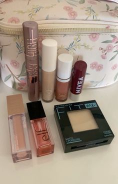 Maybelline Mascara Aesthetic, Mascara Collection Aesthetic, Downtown Girl Makeup Products, Makeup Looks For Everyday, All I Need Makeup, Simple Makeup Products, Aesthetic Mascara