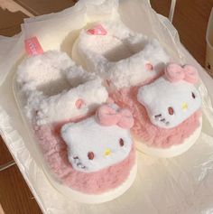 Cute Kitty Slippers PN6161 ●Size:fit for 24-28 cm EUR:36-41 ●About Shipping: We attach great importance to the orders of each customer and parcel delivery. 1.Processing time: 2-3 business days. 2.Shipping time: 10-15 business days to US, please allow 3-4 weeks shipping to other country.(Shipping times can be affected by variable customs clearance times or public holidays.) Hello Kitty Cat, Images Hello Kitty, Hello Kitty House, Kitty Clothes, Hello Kitty Clothes, Hello Kitty Accessories, Kawaii Phone Case, Plush Slippers, Hello Kitty Cartoon