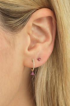 Cute Earrings Double Piercing, Earrings For Doubles, 2 Piercings Ear Ideas Studs, Double Piercing Studs, Seconds Ear Piercing Aesthetic, Double Lobe Piercing Ideas Silver, Double Piercing Earrings Ideas Gold, Dainty Double Ear Piercing, Double Earring Ideas