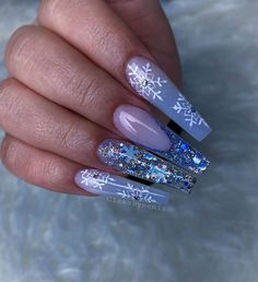 #WinterNails #NailArtIdeas #SeasonalNails #WinterNailDesigns #CozyNails #FrostyNails #WinterManicure #HolidayNailArt #NailInspiration #ChicWinterNails Nailart Tutorial, Nail Art Noel, Sweater Designs, New Years Eve Nails, January Nails, Winter Mood, Snowflake Nails