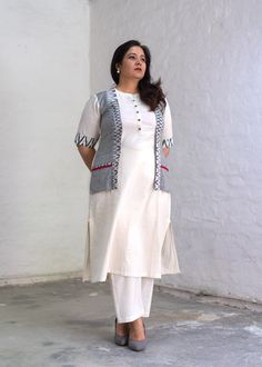 Office Wear Women Work Outfits, Sonali Bendre, Stylish Kurtis Design, Linen Top Women, Neck Designs For Suits, Draping Fashion