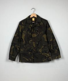 "*ITEM: APC Moleskin Camo Field Jacket Unisex Jacket Large A.P.C Camouflage Outfits Moleskin Jacket Style Military Field Jacket Size L *ITEM DETAILS: 👇🏻 Please be aware that all vintage items will usually show a few signs of wear or fading due to age, but anything visible such as stains or holes, and serious flaws have been photographed.For any further information on this item please contact us and we will be happy to help. *SIZE: LARGE * ACTUAL SIZE MEASUREMENT: 👇🏻 *PIT TO PIT(WIDTH):18\"IN Military Field Jacket, Camouflage Outfits, Unisex Jacket, Field Jacket, Moleskine, Dhl Express, Jacket Style, A P, Camouflage