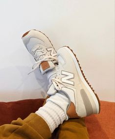 Aesthetic Sneakers, Trendy Shoes Sneakers, Dad Shoes, Fresh Shoes, Cute Sneakers, New Balance 574, Hype Shoes, Shoe Inspiration, Aesthetic Shoes