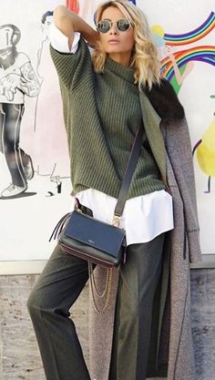 Green And Gray Outfit, Monochrome Outfit Street Style, Olive Pants Outfit, Olive Green Pants Outfit, Khakis Outfit, Green Pants Outfit, Olive Clothing, Olive Green Pants, Outfit Ideas For Women