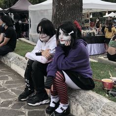 Jeff And Nina The Killers, Halloween Game Costumes, Emo Halloween Couple Costumes, Jeff The Killer Halloween Costume, Nina And Jeff The Killer, Grunge Costume Halloween, Halloween Costumes Emo, Nina The Killer Pfp, Scary Cute Halloween Costumes