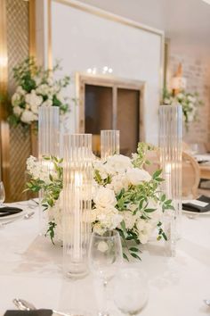 Circle Table Floral Arrangements, Centerpieces Wedding White And Green, White And Green Centerpiece Wedding, Neutral And Green Wedding, Wedding Centerpieces Green, White And Green Wedding Centerpieces, Vows Aesthetic, Green And White Wedding Decor, High And Low Centerpieces