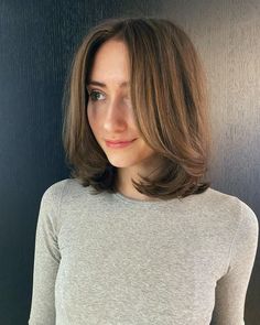 Erickson A, @bumbleandbumble on Instagram: "The 90’s called. They’re back! ✨ Short layered chop for this beauty. . . . . . . . . #hairbyerickson #erickinvisiblehair #bumbleandbumble #bbcrew #bbsalonsnyc #ghd #ghdnorthamerica #ghdhair #goodhairday #shorthair #layers #shorthairwithlayers #createwithmane" Shoulder Length Layered Hair, Ghd Hair, Hair With Layers, Short Hair Trends, Messy Short Hair, Low Maintenance Hair, Short Layered, Soft Layers, Short Layers