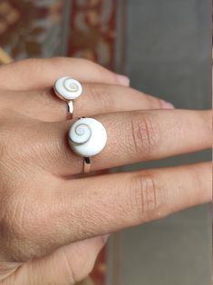 Handmade Sterling Silver Ring with a round polished natural shiva shell. This unique piece is formed by a round Shiva shell of 12mm diameter. Also available smaller Shell with 9mm diameter round. Shiva Eye Shell is a natural real seashell also called Ojo de Santa Lucía. Available on 7 US (17mm diameter) and 8US (18mm diameter) sizes. However is sligthly adjustable ring too. Is little open on the back so if you need size 6 US (16mm diameter) you can select Size 7 US. If you need size 9US (19mm di White Mother Of Pearl Round Pearl Ring, Handmade White Shell Rings, White Mother Of Pearl Rings, Shiva Ring, Seashell Ring, Chistmas Gift, Shiva Eye, Gold Bangle Set, Handmade Sterling Silver Rings