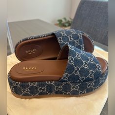 Gucci Sandals Gently Worn And Cared For Beautifully. No Signs Of Wear. Gucci Platform Sandals, Platform Slide Sandals, Gucci Platform, Gucci Sandals, Dr Shoes, Pretty Shoes Sneakers, Gucci Women, Style 2023, Fresh Shoes