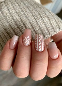 Pink Christmas Nails Acrylic Short, Short Acrylic Nails Coffin Winter, Christmas Nails Design Elegant, Xmas Nails Short, Short Xmas Nails, Neutral Christmas Nails, Winter Short Nails, Christmas Nails Elegant, Short Christmas Nails