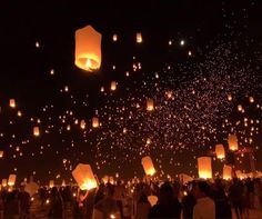 Floating Lanterns Aesthetic, Flying Lanterns, Floating Lanterns, Floating Lights, Pretty Photos, The Night Sky, Night Aesthetic, Pretty Pictures