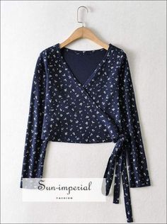 Origin:CN(Origin) Season:Spring/Autumn Material:Cotton Item Type:tops Tops Type:Tees Sleeve Length(cm):Full Sleeve Style:Regular Fabric Type:WAFFLE Pattern Type:Print Gender:WOMEN Clothing Length:Short Decoration:NONE Style:Casual Collar:V-Neck Size Table S: Shoulder 35cm(13.8") Bust 70-86cm(27.6"-33.9") Sleeve 56cm(22") Length 42cm(16.5") M: Shoulder 36cm(14.2") Bust 74-92cm(29.1"-36.2") Sleeve 57cm(22.4") Length 43cm(16.9") L: Shoulder 37.5cm(14.8") Bust 78-98cm(30.7"-38.6") Sleeve 58cm(22.8") Fall Navy V-neck Tops, Navy Long Sleeve Summer Top, Navy Casual Blouse For Fall, Navy V-neck Tops For Fall, Casual Navy Blouse For Fall, Navy Cotton Blouse For Fall, Navy V-neck Blouse For Spring, Plaid Tops For Brunch In Fall, Plaid Tops For Fall Brunch