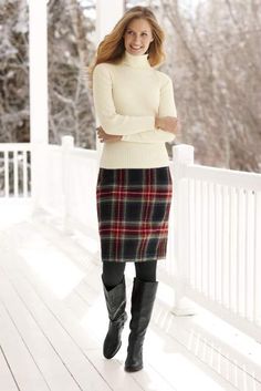 Mom Outfits Winter, Comfortable Work Clothes, Winter Office, Mode Tips, Stylish Winter Outfits, Plaid Skirt, Work Outfits Women, Work Wardrobe, Wool Skirts