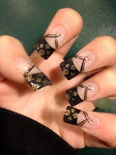 Minimalistic Nail Art Lv Nails Louis Vuitton, Nails Louis Vuitton, French Nails Glitter, Lv Nails, Louis Vuitton Nails, Gold Nail Art, Gold Nail, Nail Fashion, Nails For Kids