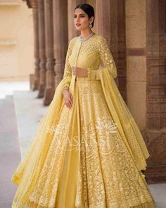 Desi Bride Style | Vasansi Jaipur Lehenga With Anarkali, Skirt And Kurti Indian Wedding, Gowns With Jackets Indian, Jacket Style Lengha, Indian Bridal Anarkali, Gown With Jacket Indian Wedding, Indian Wedding Outfits Gowns, Anarkali Suits For Roka, Lakhnavi Gown Design