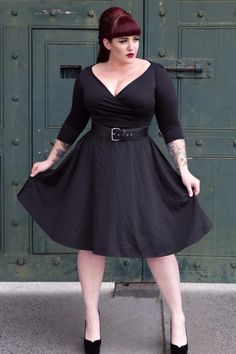 Black Rockabilly Dress, Mode Rockabilly, 50s Outfits, Rockabilly Outfits, Look Plus Size, Pin Up Outfits, Pretty Faces