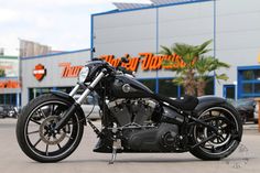 a black motorcycle parked in front of a building