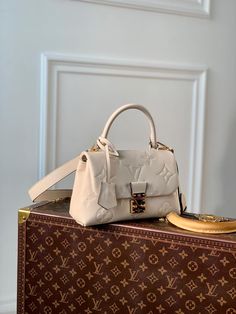 Contact us: contact@profxnz.com if you need assistance - Dive into opulence: louis vuitton handbags for her - 525This is a premium quality clone , similar like the original ones, even no one can judge either it&apos;s a clone or originalSize: (24.0 x 17.0 x 8.5 cm)It comes with Dust box, Care manual, Tag and Paper bag. Lv Sling, Lv Noe, Lv Luggage, Lv Clutch, Lady Accessories, Lv Tote, Bag Ysl, Lv Neverfull, Lv Speedy