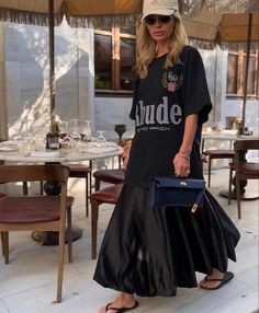 Styling Black Button Down Shirt, Hip Hop Concert Outfit Summer, Humid Summer Outfit, Balloon Skirt, Looks Street Style, 가을 패션, Fashion Week Street Style, Mode Inspiration, Street Chic