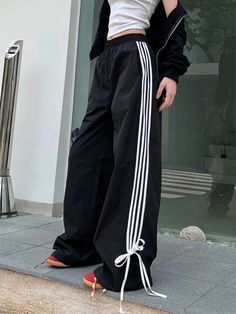 Costume Pants, Baggy Pants Women, Sweatpants Streetwear, Streetwear Korean, Sports Sweatpants, Sports Pants Women, Baggy Sweatpants, Wide Leg Sweatpants, Women Y2k