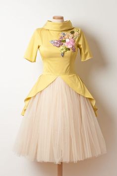 Split Outfit, Banana Split, Split Dress, 50s Dresses, 60s Fashion, 50s Fashion, 1950s Fashion, Mellow Yellow, Prom Party Dresses