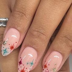 Pink Retro Christmas Nails, Cute Nails For New York, Trendy Nails January 2024, Retro Christmas Nail Art, Cute Festive Nails, Christmas Nails Colorful, Colorful Winter Nails, Star Christmas Nails, Pink And Blue Christmas Nails