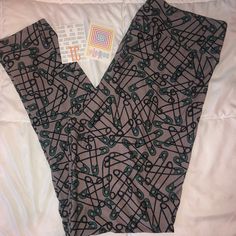 Please See The Lularoe Size Guide In Pictures. Smoke Free. Safety Pin, Colorful Leggings, Size Guide, Pant Jumpsuit, Black And Brown, Pants For Women, Leggings, Pants, Women Shopping