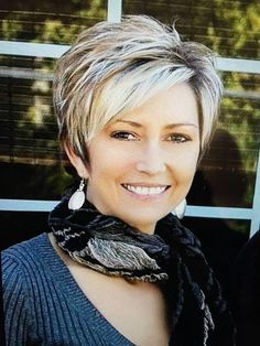 Hairstyles Pixie, Frosted Hair, Hair Pics, Stacked Bob, Easy Hair Cuts, Shag Haircuts, Short Shag