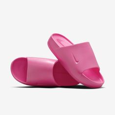 Enjoy a calm, comfortable experience—no matter where your day off takes you. Made with soft yet supportive foam, the minimal design makes these slides easy to style with or without socks. And they’ve got a textured footbed to help keep your feet in place. To top it off, this special edition features an iridescent finish. Nike Shoes Women Pink, Hot Pink Nike Shoes, Nike Calm Slides, Nike Winter Jackets, Slides Nike, Trendy Slippers, Pink Nike Shoes, Pretty Sneakers, Pink Slides