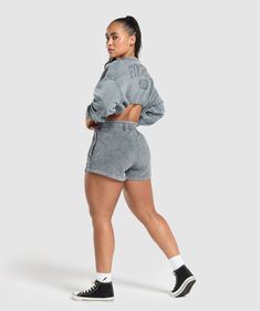 Gymshark Collegiate Shadow Washed Midi Sweatshirt - Asphalt Grey | Gymshark Womens Sweat Shorts, Gym Jacket, Graphic Styles, Vest Crop Top, Classy Photography, Extra Room, Sweat Shorts, Body Building Women, Outfits With Leggings