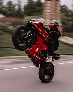 Sport Bike Motorcycle, Motorcycle Wheelie Stunts, Stunt Bike Motorcycles, Motorcycle Sport Bikes, Motorbike Wheelie, Motorbike Stunts, R7 Yamaha