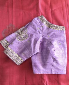 Maggam Designs, Fashionable Saree, Fashion Blouses, Fashionable Saree Blouse Designs, Fancy Sarees Party Wear, Aari Work Blouse, Saree Blouse Designs Latest, Work Blouses, Stylish Blouse Design