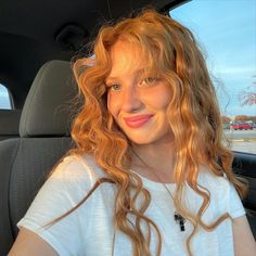 Straberryblonde Girl, Light Strawberry Blonde Curly Hair, Hair Changes For Blondes, Strawberry Blonde Hair Makeup, Beachy Red Hair, Face Claim Dyed Hair, Strawberry Curly Hair, Rosy Copper Hair Color, Strawberry Blonde Girl Aesthetic