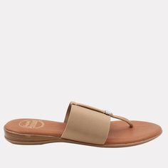 Designer Flip Flops, Nice Sandals, Comfortable Footwear, Flip Flops Style, Clog Heels, Beach Flip Flops, Beach Shoes, Beach Sandals, Beach Days