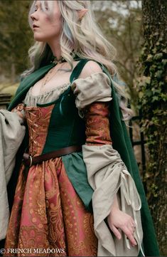 Elven Outfit, Dnd Wedding, French Meadows, Elven Kingdom, Hobbit Costume, Fair Costume, Mossy Forest, Medieval Outfit, Elven Queen