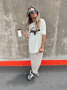 Our favorite tee of the season! Runs true to size. Size up if you want an oversized fit like photos. Laura is 5’4” tall and wearing a Large Astro Dust, Look Boho Chic, Eagle Tee, Perfect White Tee, Look Fashion, Skirt Fashion, Shirt Outfit, Spring Summer Fashion, Streetwear Fashion