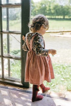 Toddler Poses, Style Anglais, Cottagecore Clothes, Toddler Dress, Toddler Outfits, Baby Dress, Baby Fashion