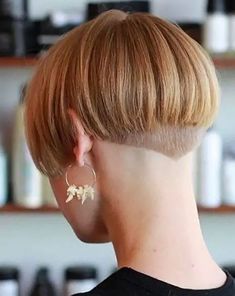 Chic Revolution: 31 Shaved Hairstyles for Women 2024 - Trendsetting Cuts - divagaze.com Extra Short Bob, Growing Out Undercut, Shaved Hairstyles For Women, Short Stacked Bob Hairstyles, Women Short Bob, V Shape Hair, Short Stacked Bobs, Shaved Design, Shaved Designs