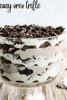 an oreo trifle in a glass dish on a wooden table with the words easy oreo trifle above it