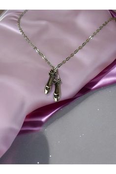 💃✨ Dance through life with our Minimal Ballerina Charm Necklace! Featuring a delicate 1.5 cm ballerina charm on a 45 cm chain, this elegant and minimalist piece adds a graceful touch to your everyday style. Perfect for ballet lovers or anyone who appreciates the beauty of movement, this necklace is as timeless as it is stylish. 🌟 At LuxoticaBoutique, we design jewelry that combines simplicity with sophistication. Each necklace is crafted with care to bring both elegance and durability, making Design Jewelry, Elegant Jewelry, Everyday Style, Charm Necklace, Everyday Fashion, Jewelry Design, Bathing Beauties, Jewelry Necklaces, Ballet