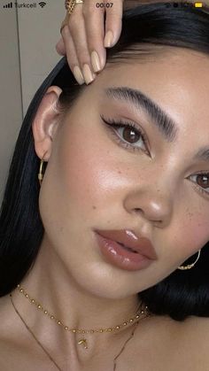 Make Up Inspo For Morena, Make Up For Morenas, Makeup Everyday Natural, Make Up Aesthetic Morenas, Maquillaje Aesthetic Natural, Morena Makeup, Maquillaje Glowy, Clean Make Up, Chocolate Eyeshadow Palette